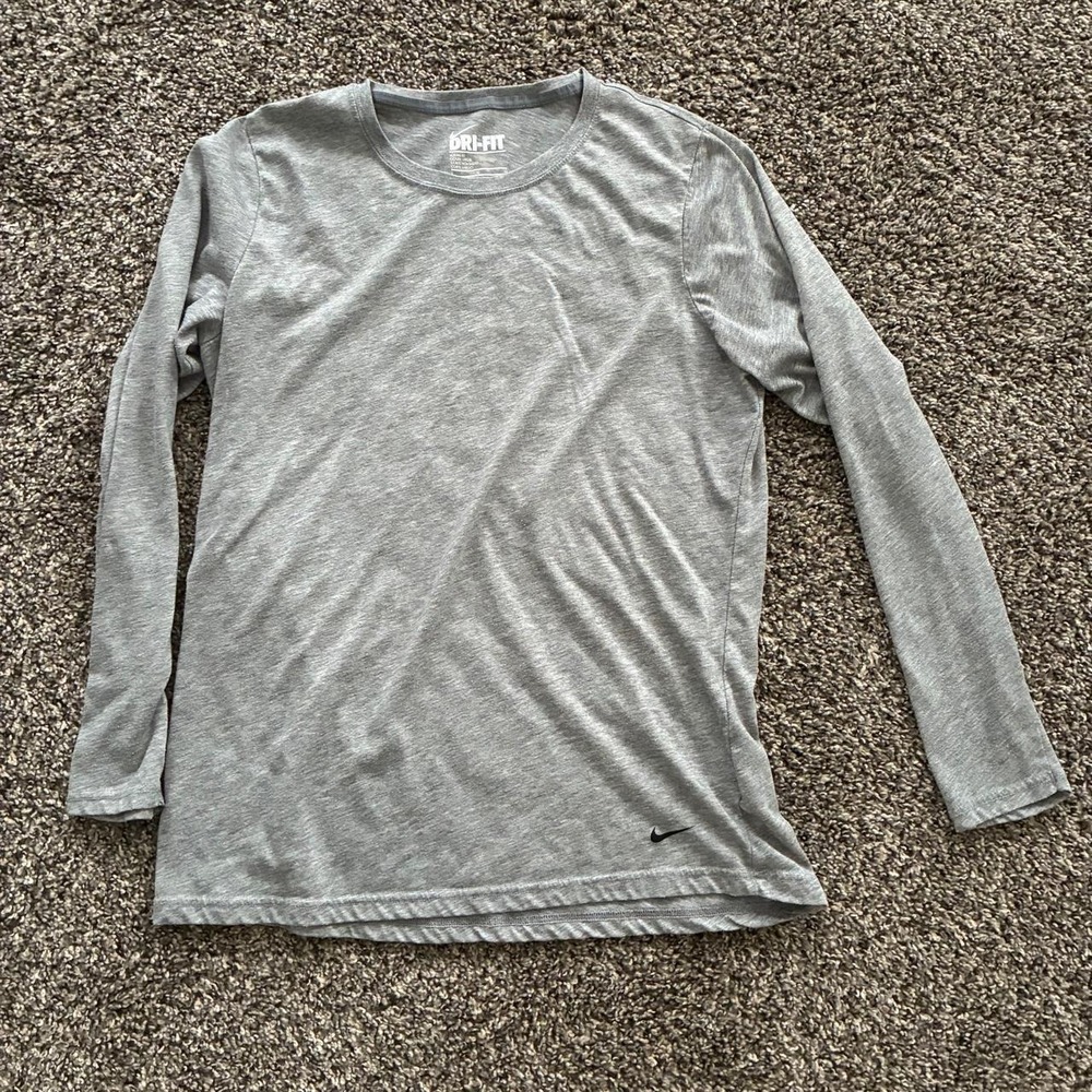 Nike Men's Large Gray Long Sleeve Loose Fit T-Shirt